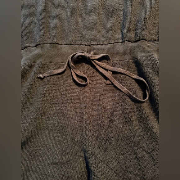 Stylish Sleeveless Green Romper - Picture 4 of 12